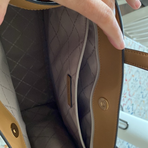 Handbag - Picture 2 of 2